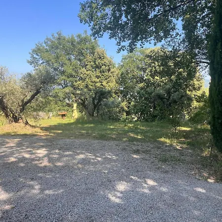 Un Cadre Exceptionnel Et Artistique Pour Halte Tranquille En Provence