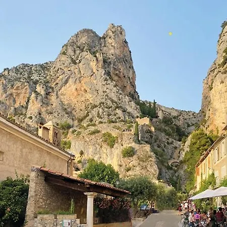 Un Cadre Exceptionnel Et Artistique Pour Halte Tranquille En Provence Montfort (Alpes-de-Haute-Provence)